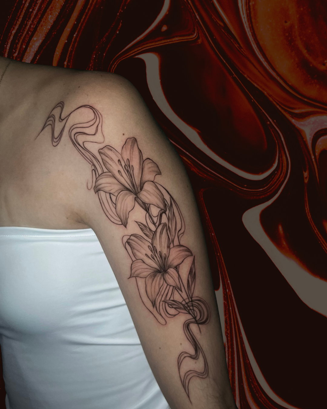 Tatuagem fine line geométrica