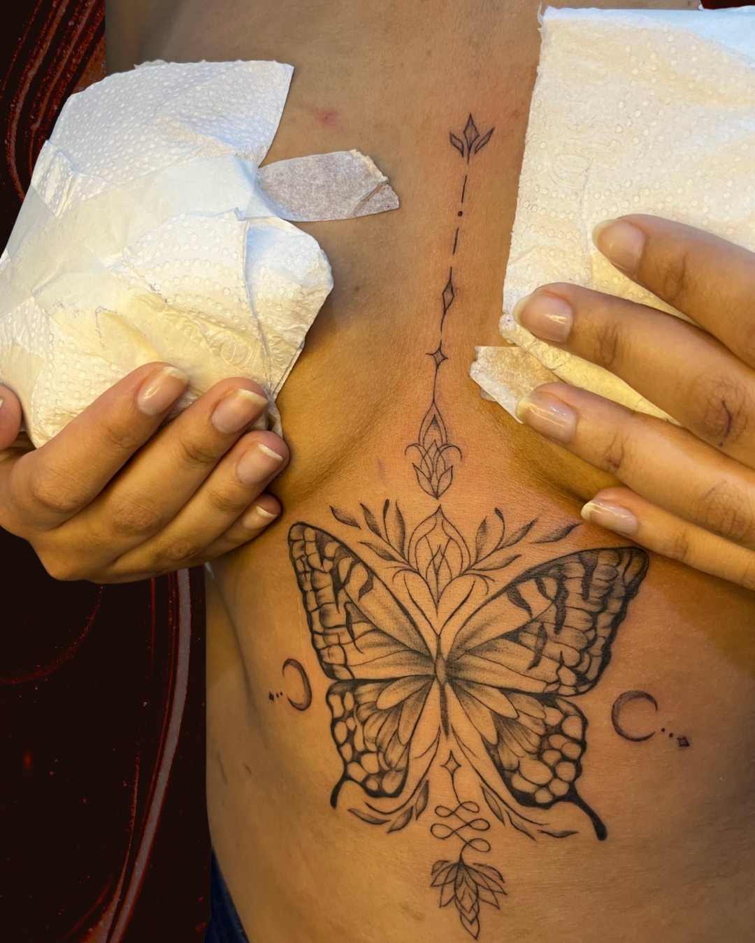 Tatuagem fine line minimalista