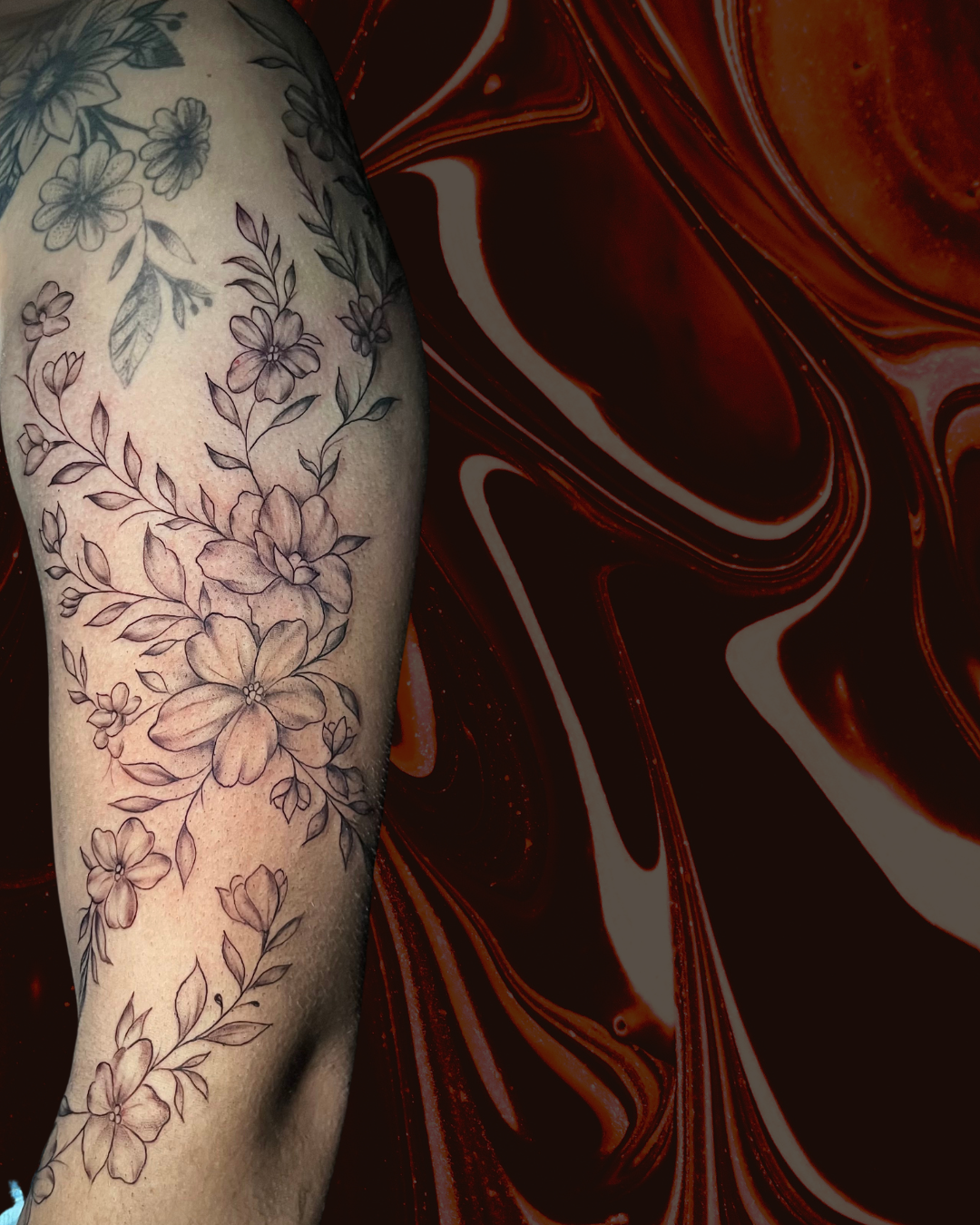Tatuagem fine line botânica