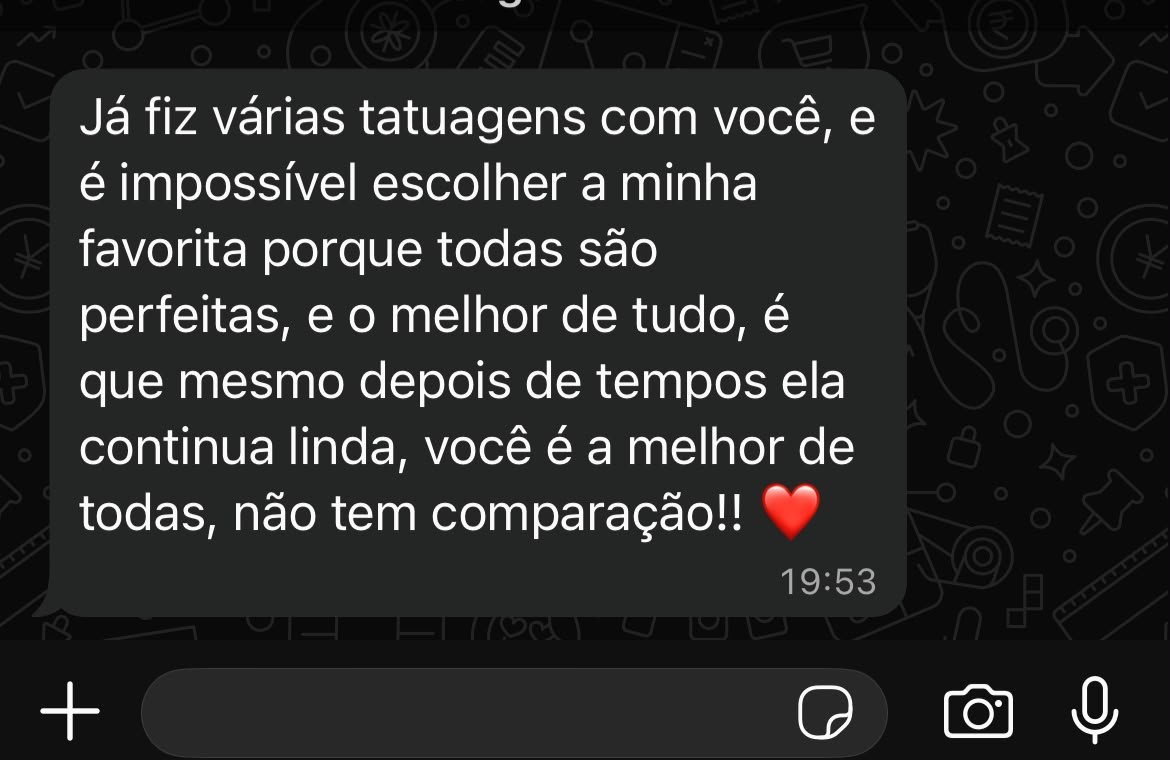 Print de depoimento de cliente sobre tatuagem